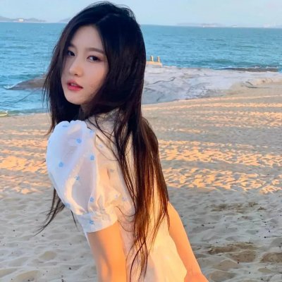 她比烟花寂寞